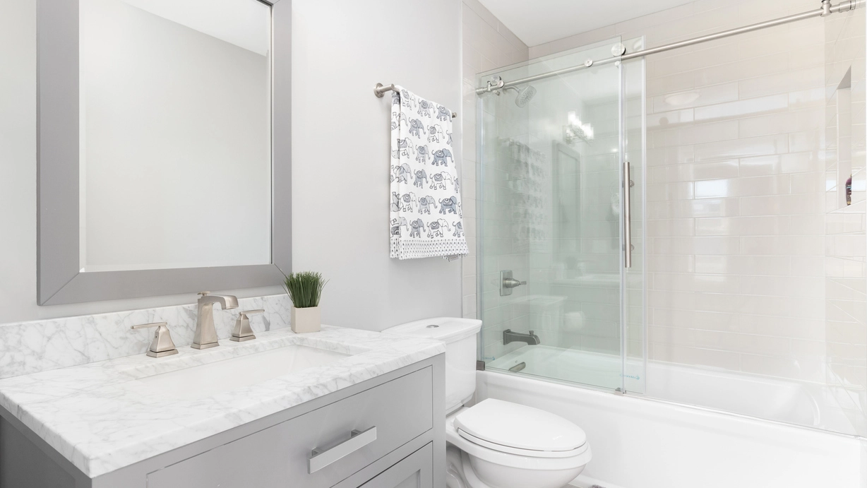 Schicker Luxury Bath