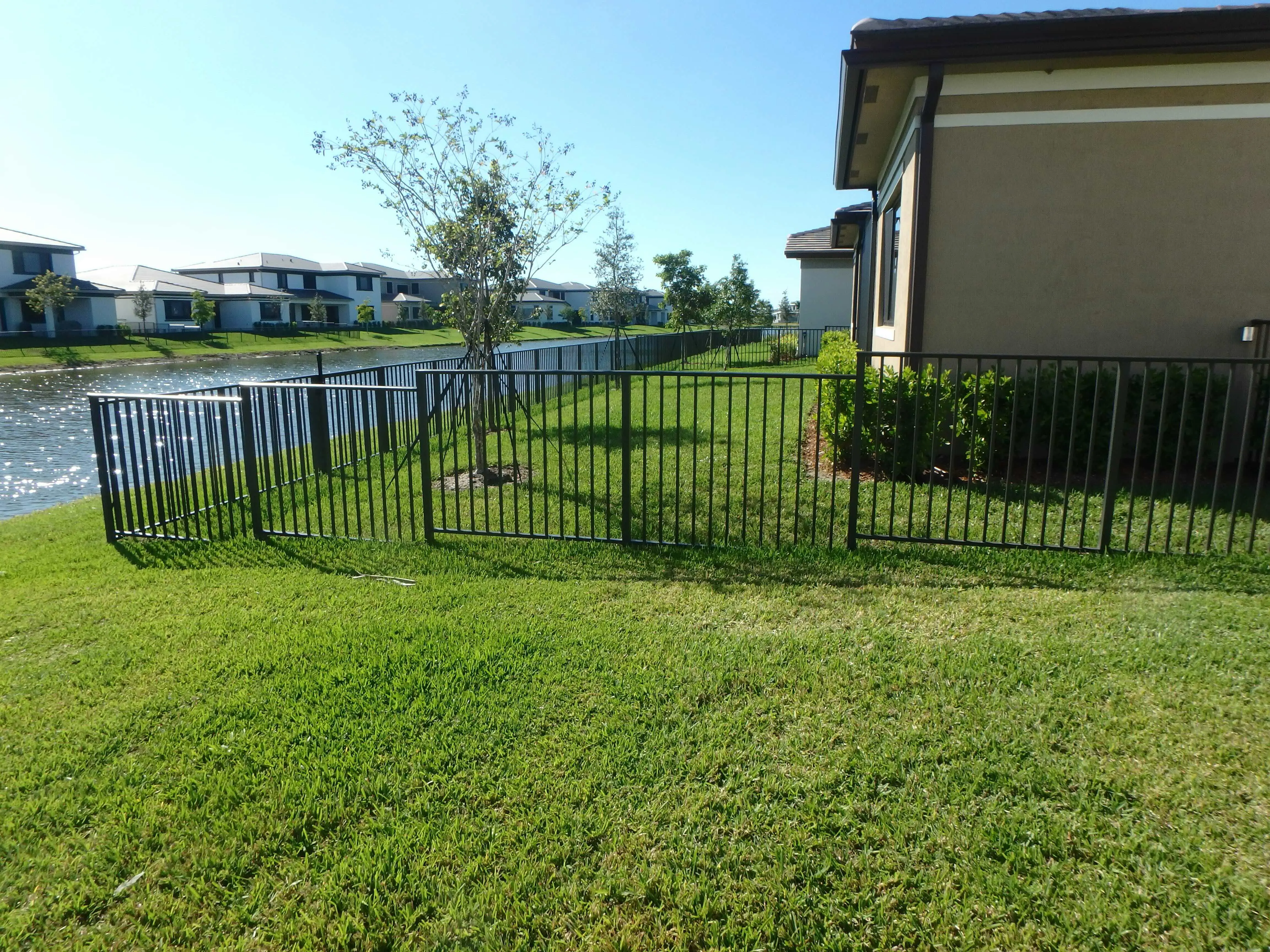 Screen Builders & Fencing
