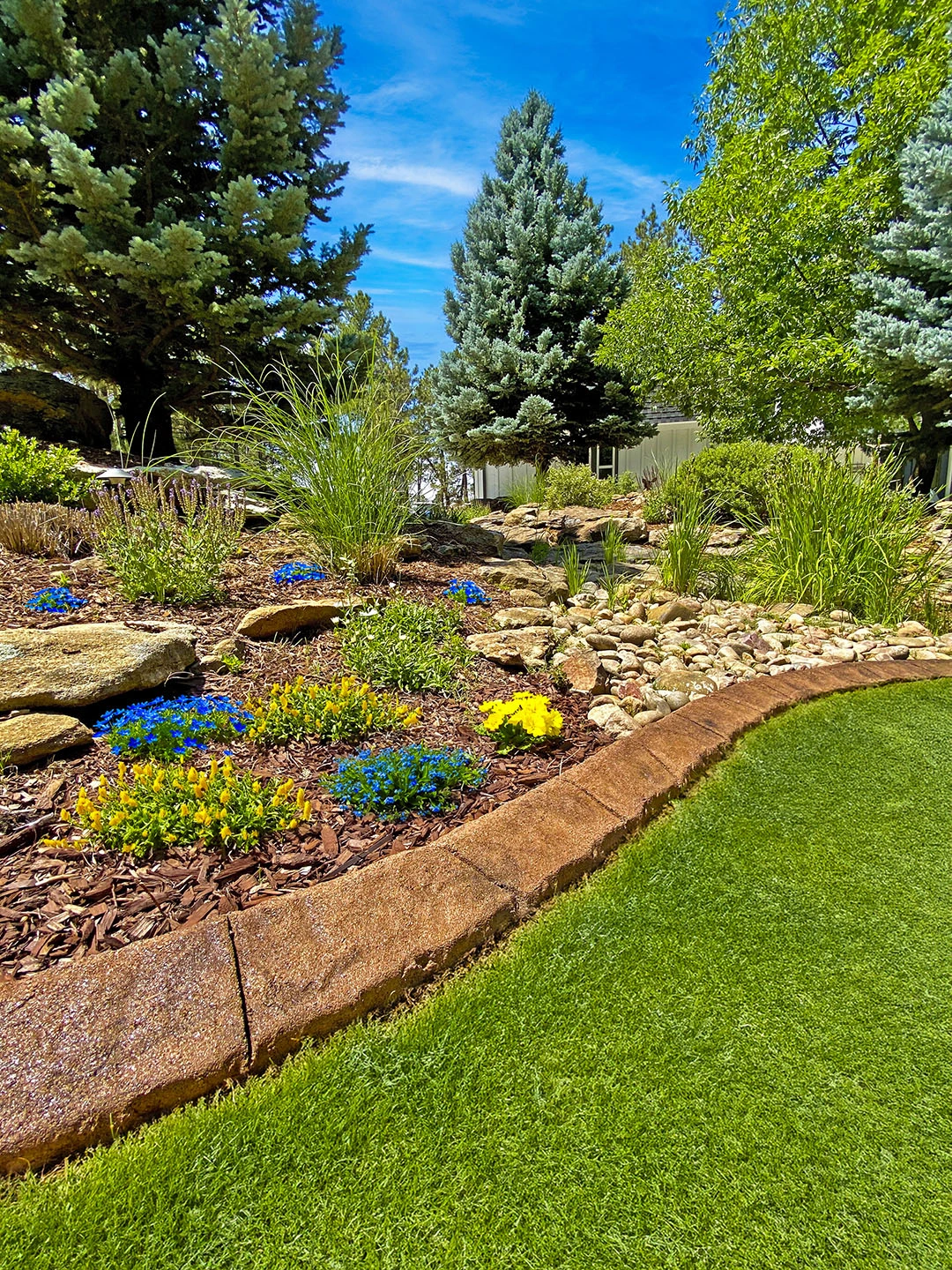 L & B Concrete Borders