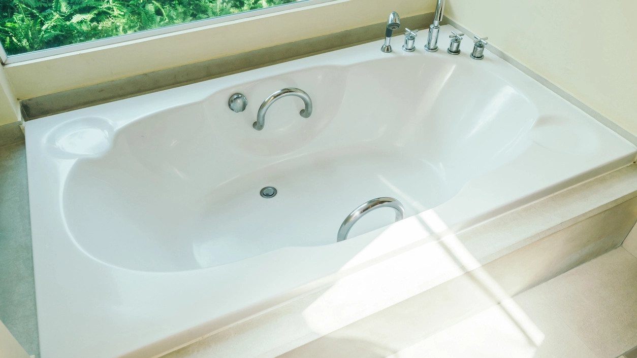 Schicker Luxury Bath