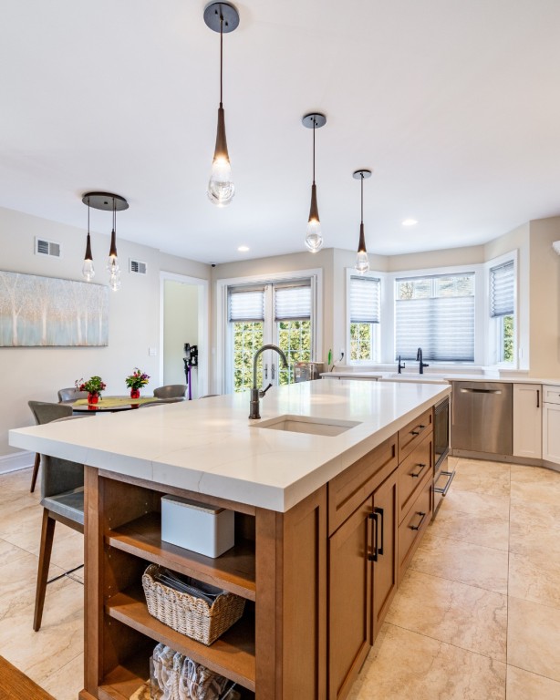 Cabinets & Countertops