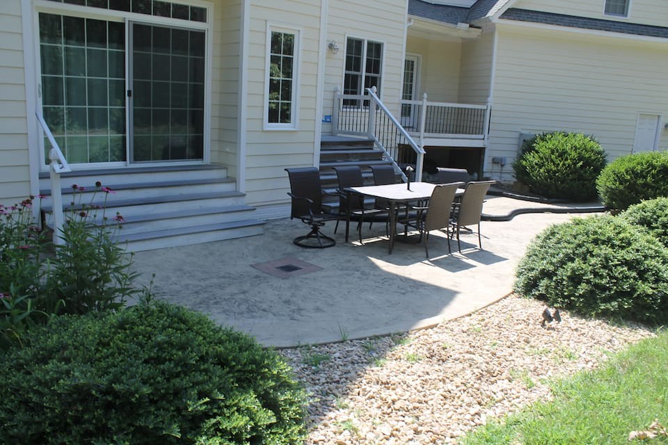 The patio lacked beauty and function
