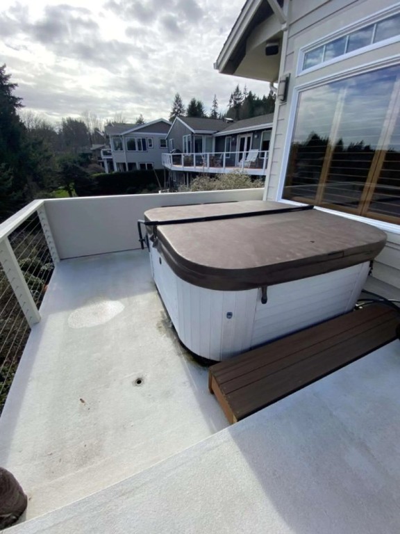 Gig Harbor, WA Trussed Roof Patio Cover and Deck Remodel