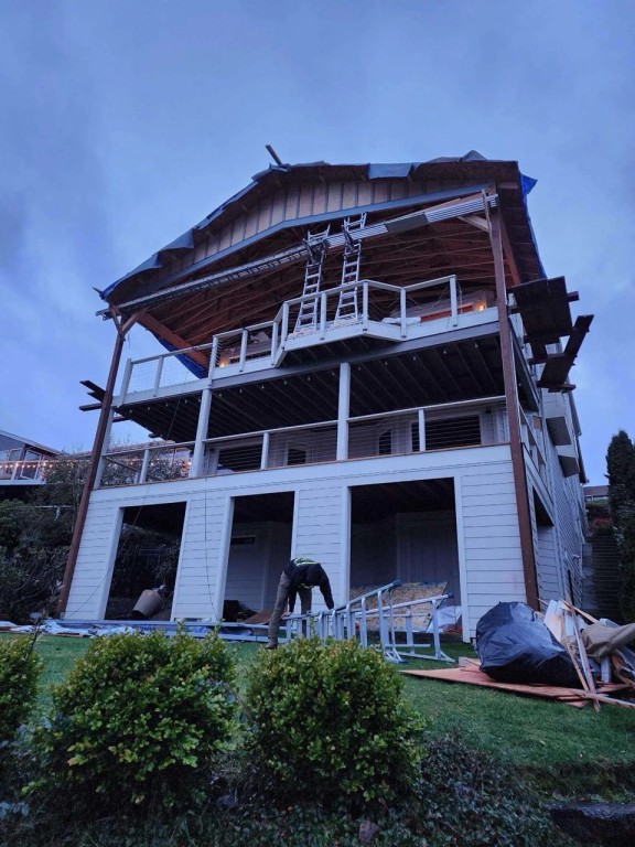 Gig Harbor, WA Trussed Roof Patio Cover and Deck Remodel