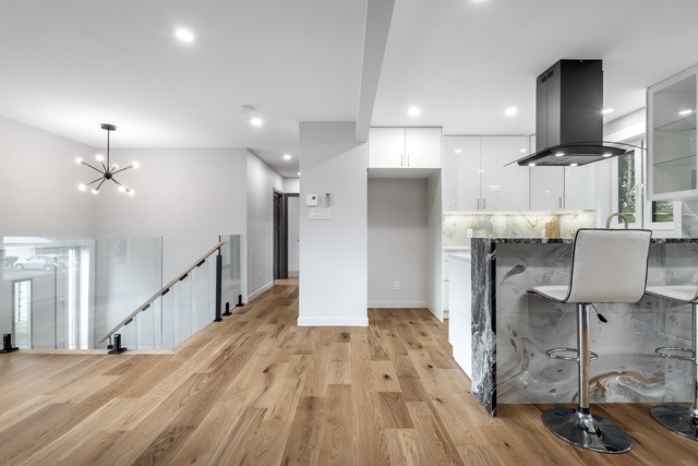 Hardwood, Luxury Vinyl Planks & Laminate Flooring