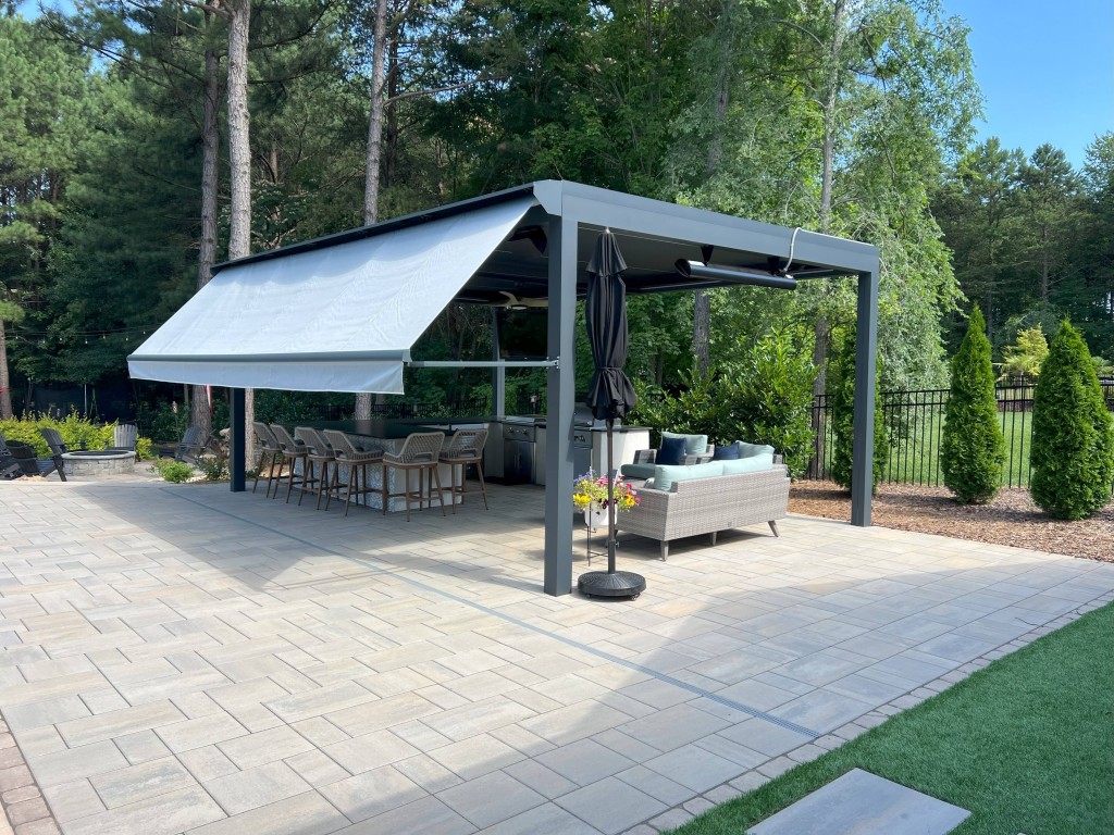 Outdoor Kitchens & Water Features