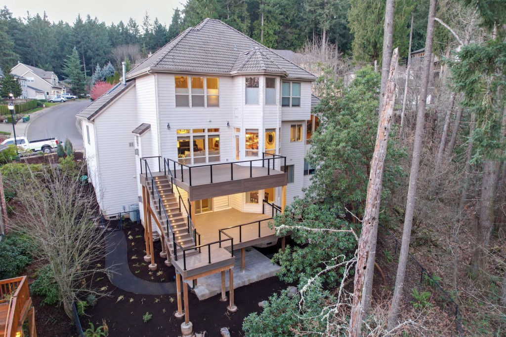 Innovative Outdoor Space: Trex Enhance Naturals Deck Installation by Grand Deck