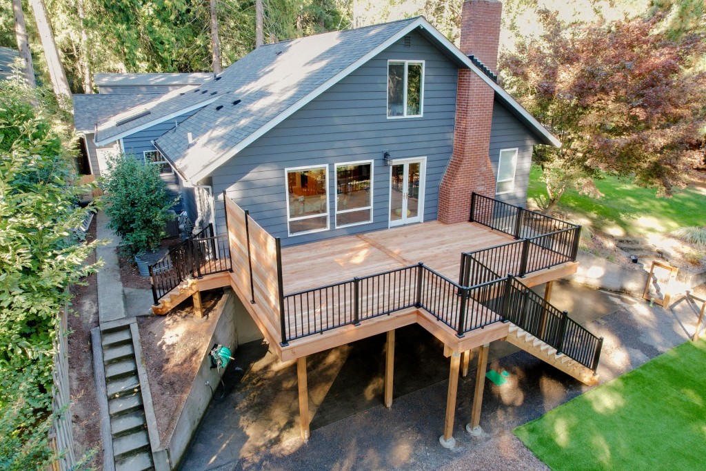 Serene Cedar Oasis: Grand Decks' Signature Cedar Deck Design